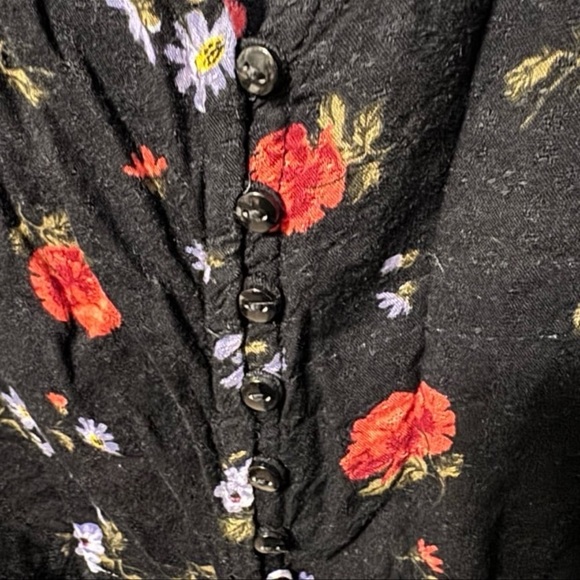 American Eagle Floral Button Down Tie Front Crop Length Blouse Shirt Top Black - Picture 3 of 7
